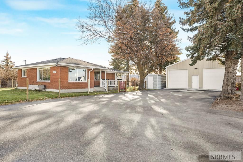 1077 E 1400 N, Shelley, ID 83274