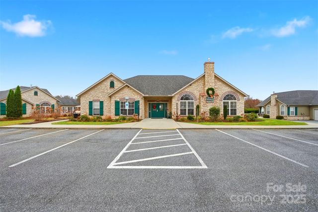 831B Wynnshire Drive, Hickory, NC 28601