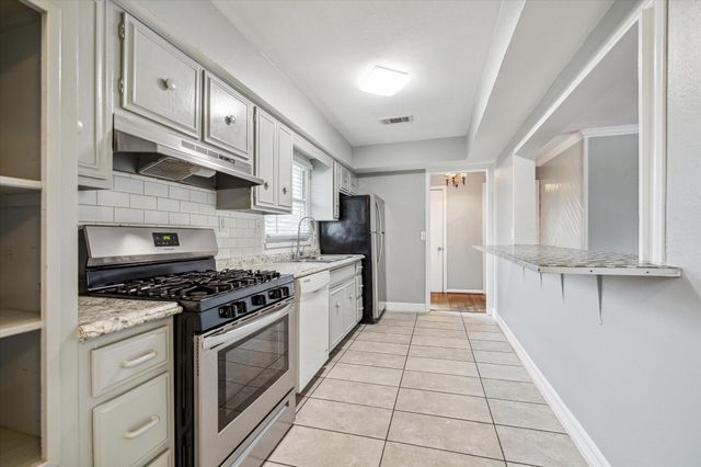 5237 Maple Street, Bellaire, TX 77401