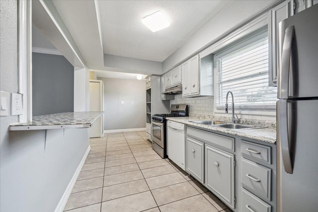 5237 Maple Street, Bellaire, TX 77401