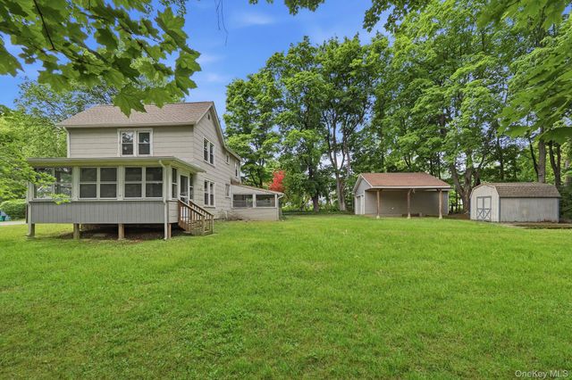 16 Hornbeck Road, Poughkeepsie, NY 12603
