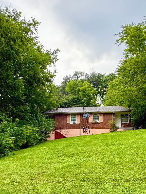 320 Foxglove Dr, Nashville, TN 37211