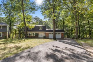3801 Glen Hills Drive, Hartland, MI 48353