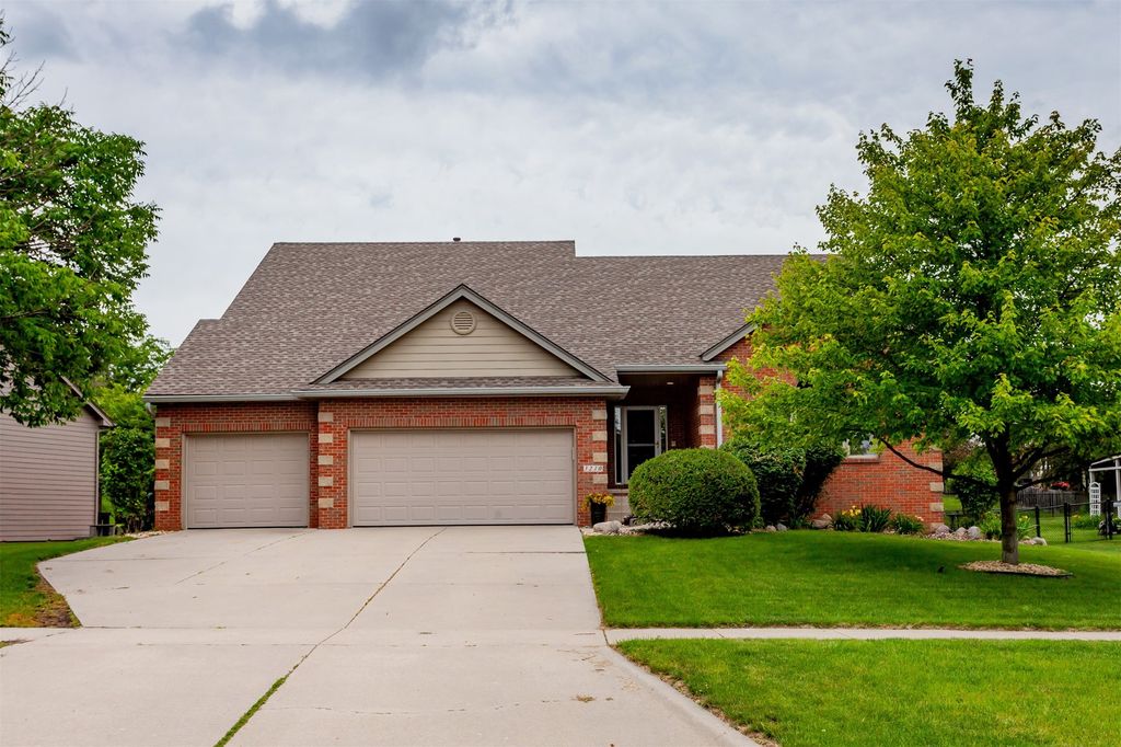3210 NW Boulder Brook Place, Ankeny, IA 50023