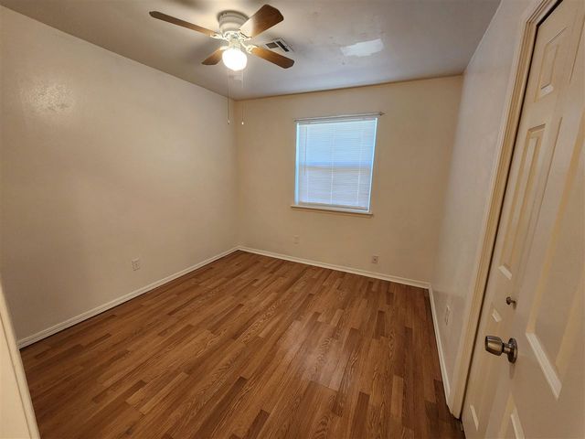 2908 NE Lakeview Cir, Lawton, OK 73507