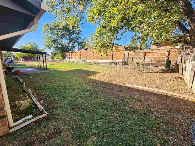 2908 NE Lakeview Cir, Lawton, OK 73507