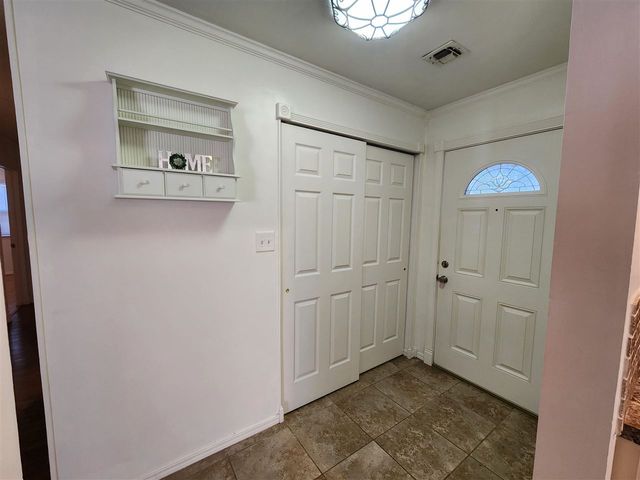 2908 NE Lakeview Cir, Lawton, OK 73507