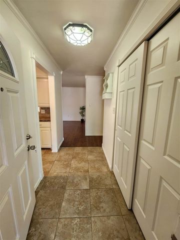 2908 NE Lakeview Cir, Lawton, OK 73507