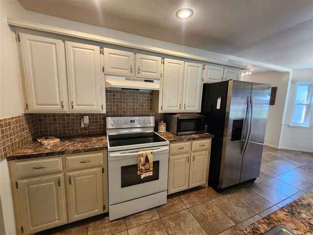 2908 NE Lakeview Cir, Lawton, OK 73507