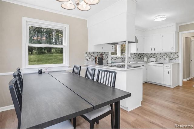 2300 Old Plank Road, Milford, MI 48381