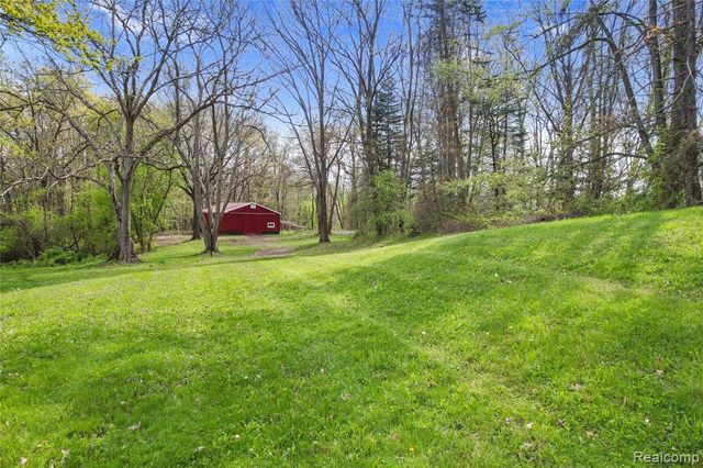 2300 Old Plank Road, Milford, MI 48381