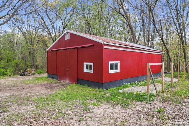 2300 Old Plank Road, Milford, MI 48381