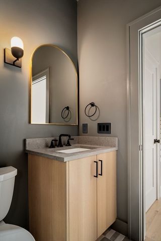 19 South Waverly St 19, Boston, MA 02135