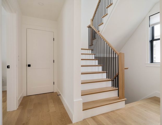 19 South Waverly St 19, Boston, MA 02135