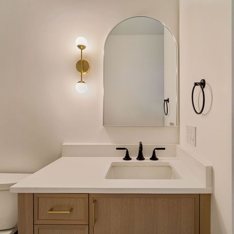19 South Waverly St 19, Boston, MA 02135