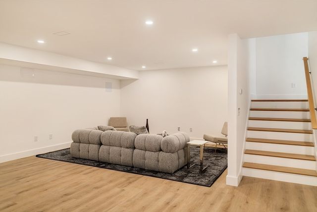 19 South Waverly St 19, Boston, MA 02135