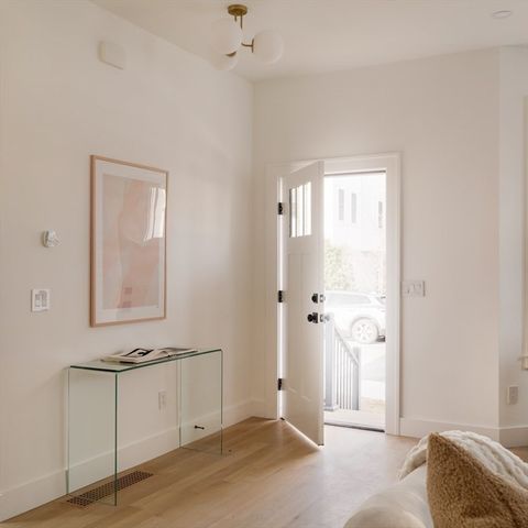 19 South Waverly St 19, Boston, MA 02135