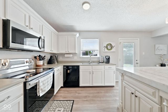 10167 Holly Berry Circle, Fishers, IN 46038