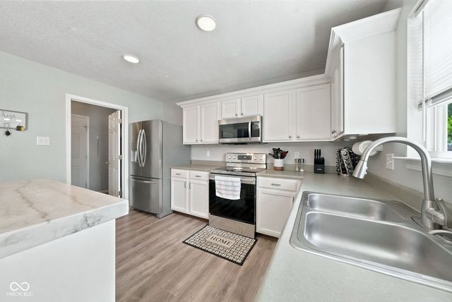 10167 Holly Berry Circle, Fishers, IN 46038