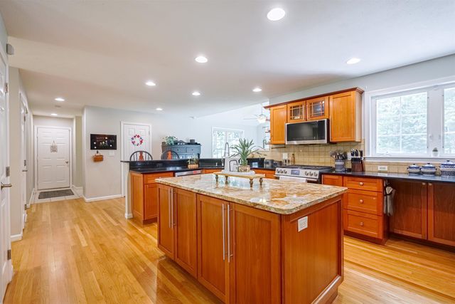 9 Taconic Drive, Amherst, NH 03031