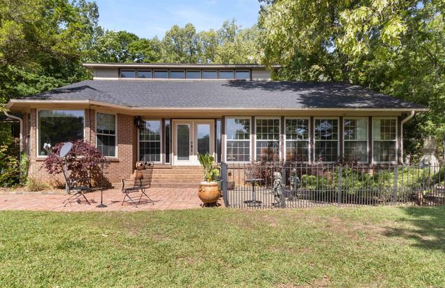 250 Ivy Drive, Lonoke, AR 72086