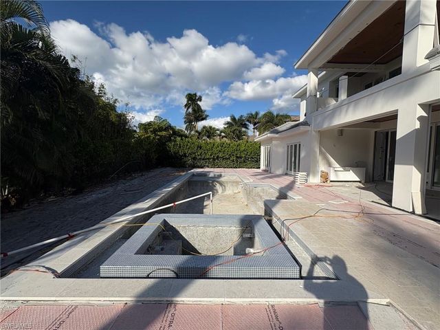 1985 Crayton RD, Naples, FL 34102