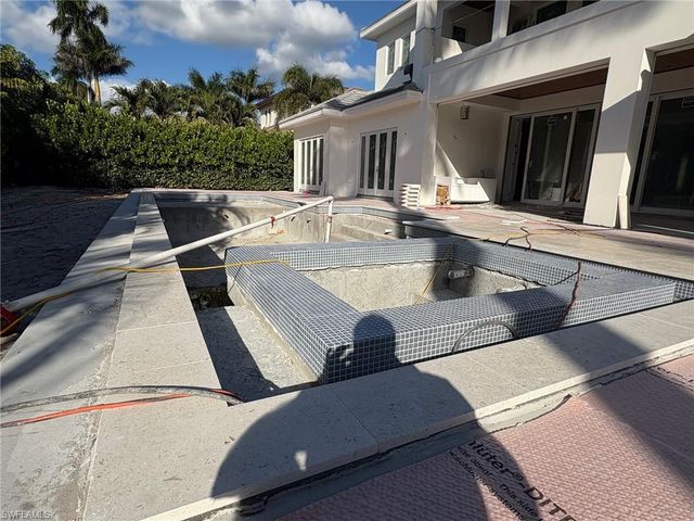 1985 Crayton RD, Naples, FL 34102