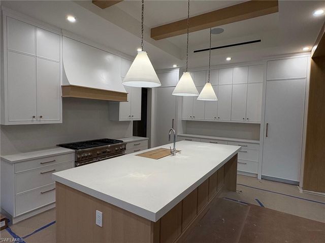 1985 Crayton RD, Naples, FL 34102