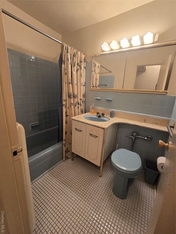 149-30 88th Street 2G, Howard Beach, NY 11414