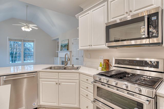 4411 Ashbury Parke Drive, Newburgh, IN 47630