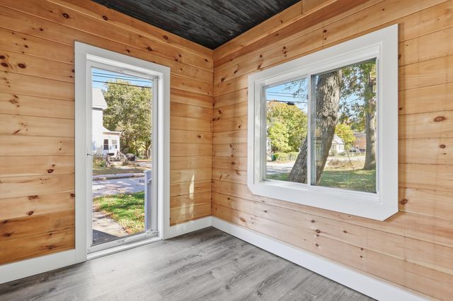 40 Grove Street, Rochester, NH 03868
