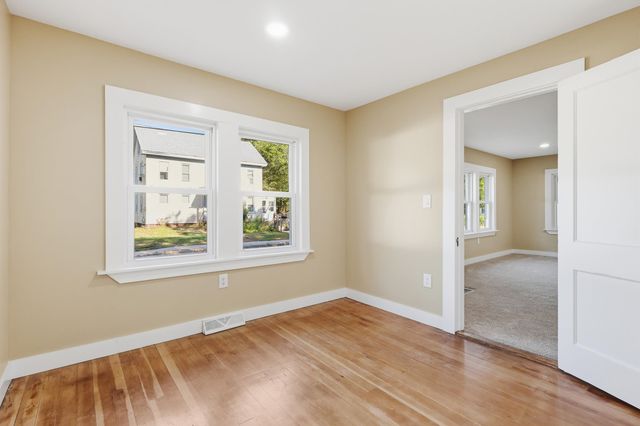 40 Grove Street, Rochester, NH 03868