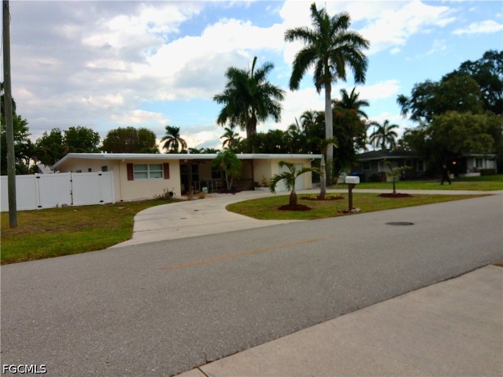 1443 Ricardo AVE, Fort Myers, FL 33901