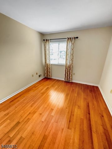 174 Buttonwood Dr, Piscataway Twp., NJ 08854