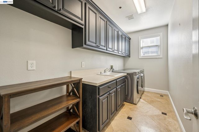 2811 E Sugar Hill Ter, Dublin, CA 94568