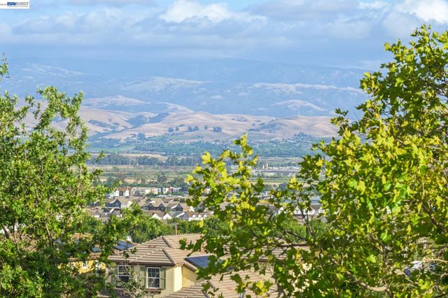 2811 E Sugar Hill Ter, Dublin, CA 94568