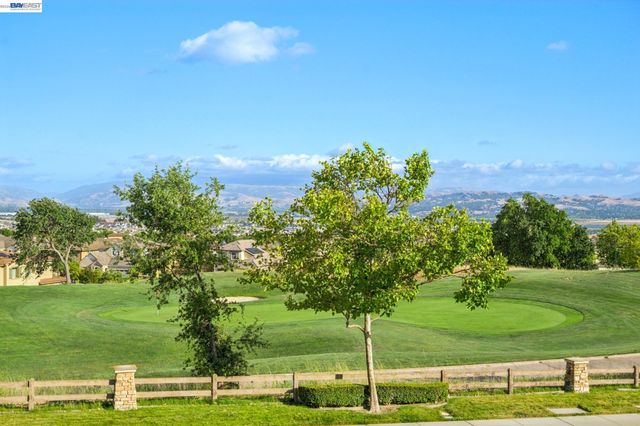 2811 E Sugar Hill Ter, Dublin, CA 94568