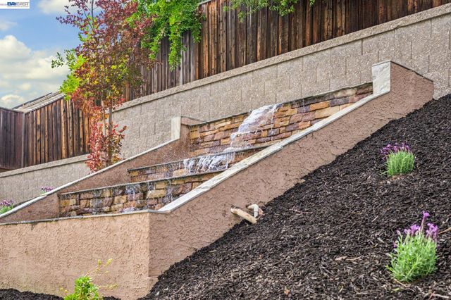 2811 E Sugar Hill Ter, Dublin, CA 94568