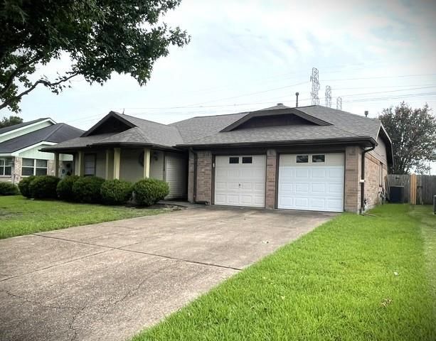 15734 Roxton Ridge Drive, Webster, TX 77598