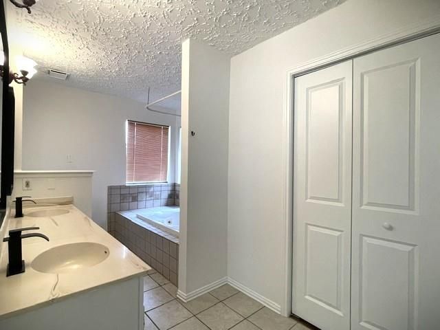 15734 Roxton Ridge Drive, Webster, TX 77598