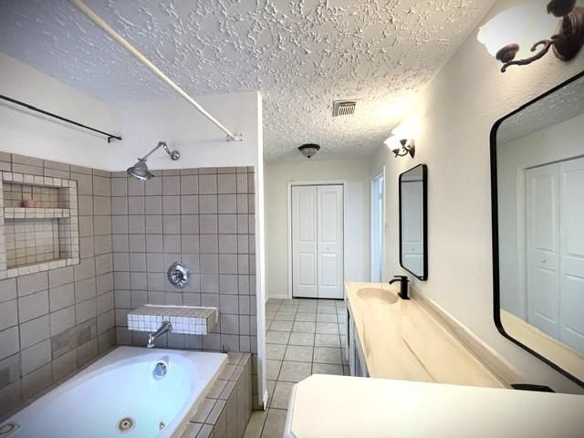 15734 Roxton Ridge Drive, Webster, TX 77598