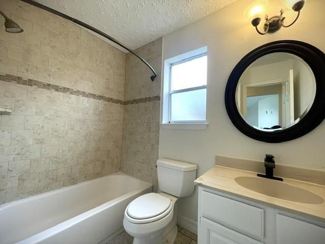 15734 Roxton Ridge Drive, Webster, TX 77598