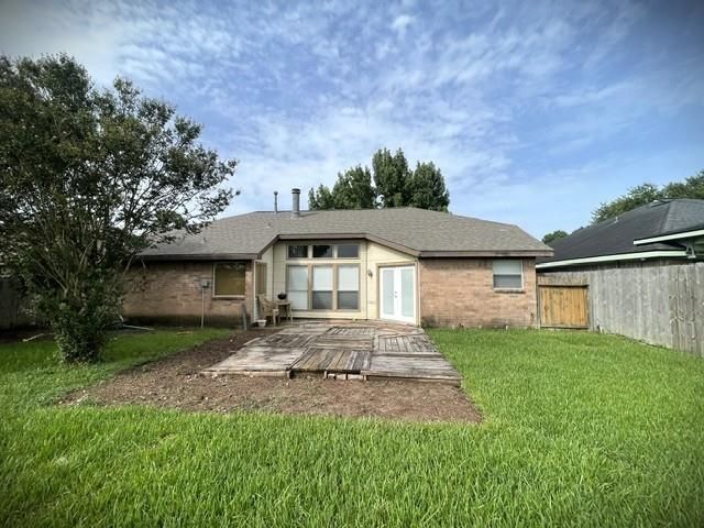 15734 Roxton Ridge Drive, Webster, TX 77598