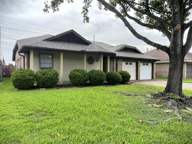 15734 Roxton Ridge Drive, Webster, TX 77598