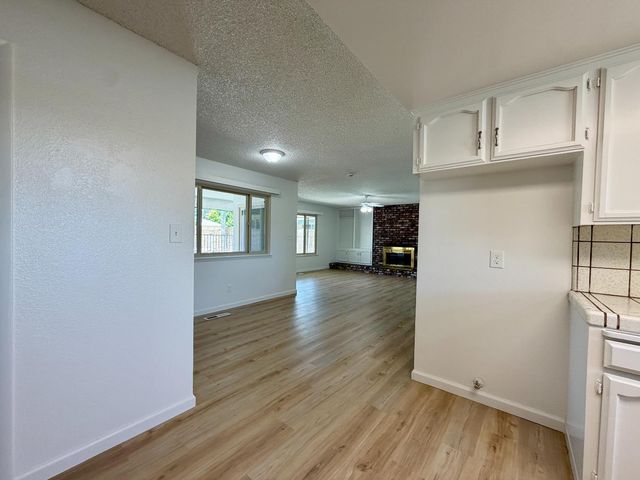 2096 E Sierra Avenue, Fresno, CA 93710