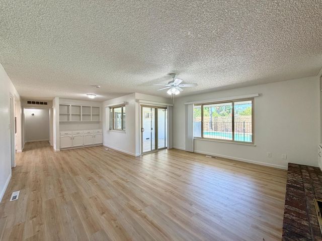 2096 E Sierra Avenue, Fresno, CA 93710