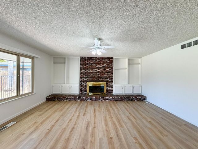 2096 E Sierra Avenue, Fresno, CA 93710