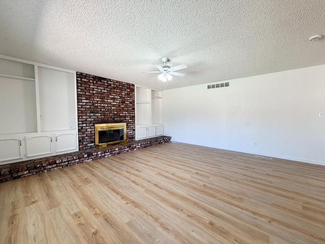2096 E Sierra Avenue, Fresno, CA 93710