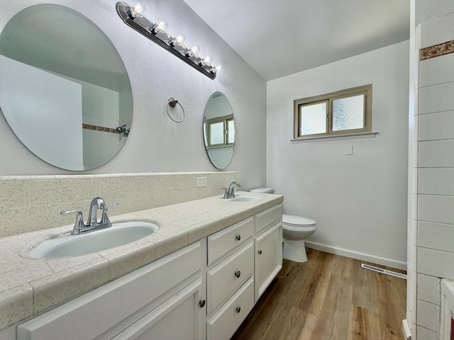 2096 E Sierra Avenue, Fresno, CA 93710