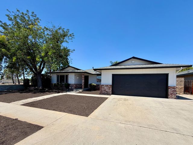 2096 E Sierra Avenue, Fresno, CA 93710